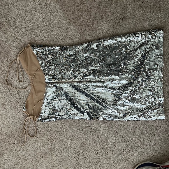 Silver dress body con so fun! Worn Taylor swift concert - Picture 3 of 3